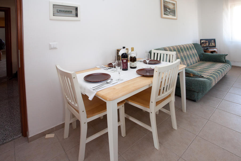 Yacht Beach Apartments Kaštela Chambre photo