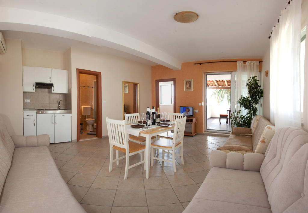 Yacht Beach Apartments Kaštela Chambre photo