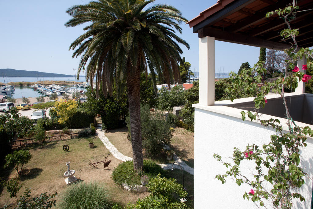 Yacht Beach Apartments Kaštela Extérieur photo