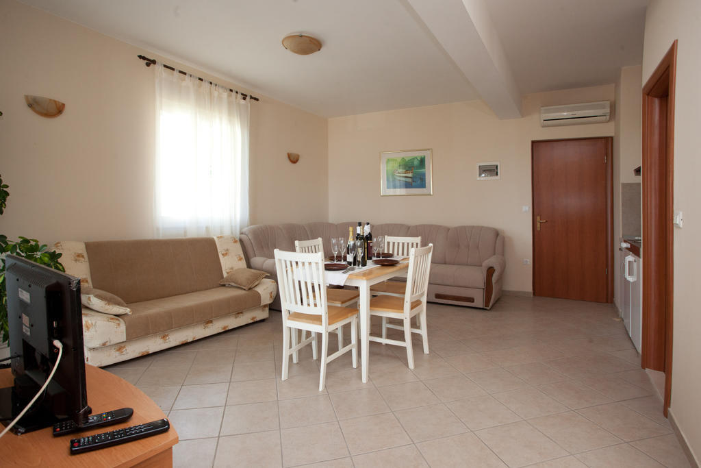 Yacht Beach Apartments Kaštela Chambre photo