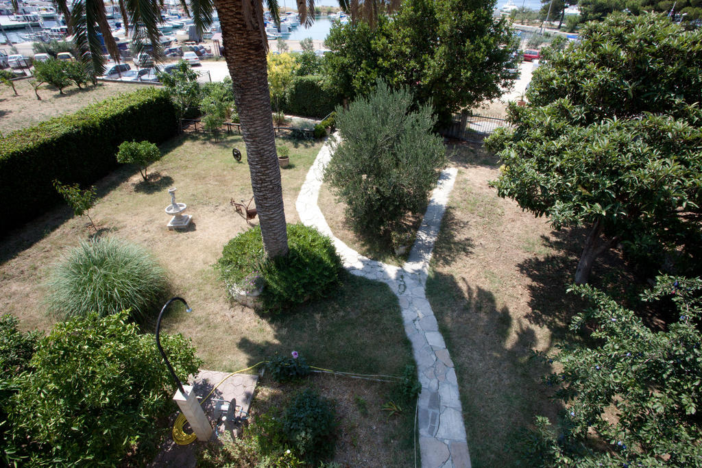 Yacht Beach Apartments Kaštela Extérieur photo