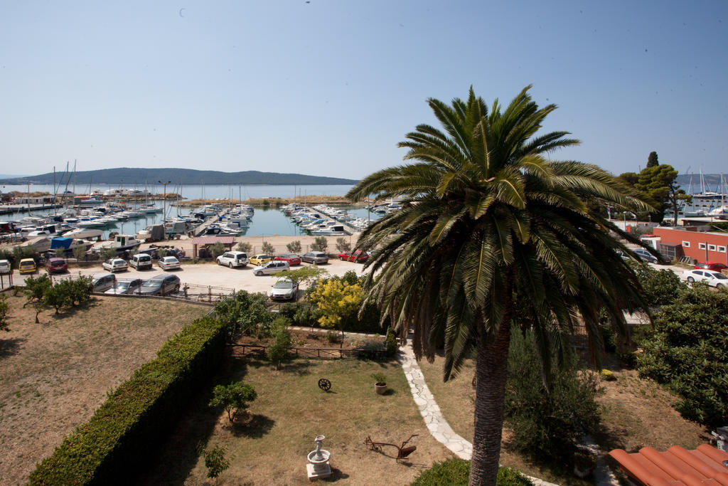 Yacht Beach Apartments Kaštela Extérieur photo