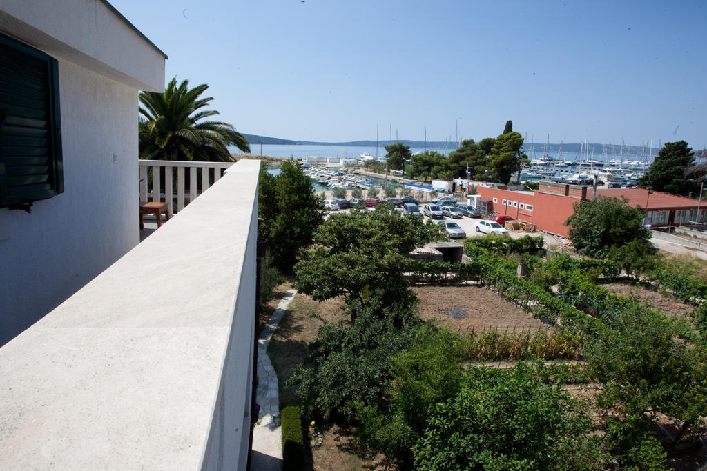 Yacht Beach Apartments Kaštela Chambre photo